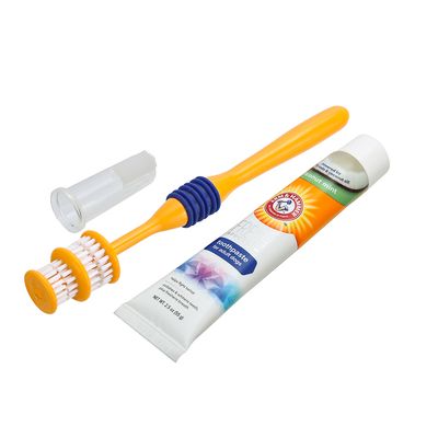 Arm & Hammer fogkrém kutyáknak földimogyoró-menta ízesítéssel, sárga dupla fejű fogkefe és műanyag ujjra húzható fogkefe