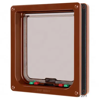 Sportello per gatti Cat Mate in plastica marrone con chiusura trasparente e pulsanti di blocco verdi e rossi visibili sulla base. Sportello per gatti Cat Mate in plastica marrone con chiusura trasparente e pulsanti di blocco verdi e rossi visibili sulla base.