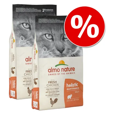 Dwie torby karmy dla kotów almo nature holistic maintenance z kurczakiem, 12 kg, widoczne logo marki i symbol promocji procentowej na czerwonym tle.