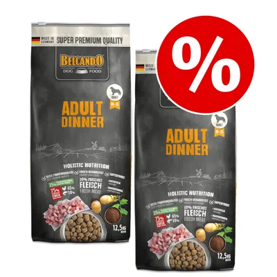 To poser Belcando Dog Food Adult Dinner, 12,5 kg, med teksten 'SUPER PREMIUM QUALITY', 'HOLISTIC NUTRITION', '30% FRISCHES FLEISCH', og et stort rødt procenttegn for tilbud.