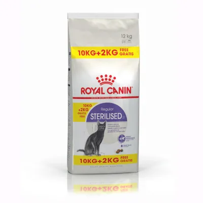 Royal Canin Sterilised 37 kattmat, 12 kg. Text: 10KG+2KG FREE GRATIS. Bild på katt och foderbitar synliga på förpackningen.