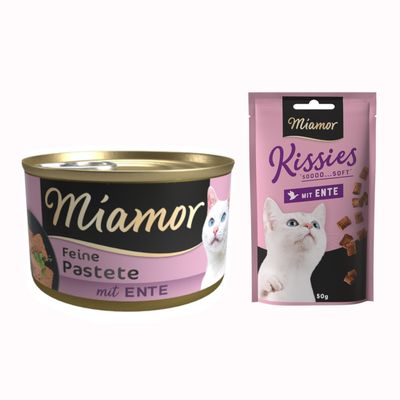 Miamor Feine Pastete mit Huhn, boîte de pâtée pour chat avec image d’un chat blanc et texte en allemand sur l’étiquette.
