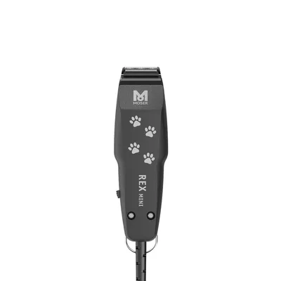 Moser Rex Mini Trimmer s motivem tlapky, černé pouzdro a kabelové připojení.