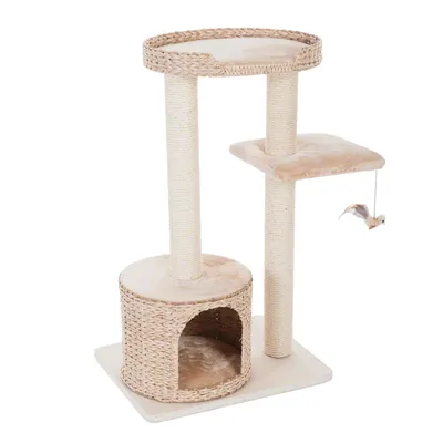 Klösträd med två sisalstolpar, rund bottenkoja i flätad naturfiber, två liggplatser och hängande leksak i form av en fågel. Färger: beige och natur.