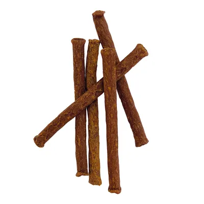 Mehrere braune Kausnacks in Stangenform, geeignet als Leckerli oder Belohnung für Haustiere.