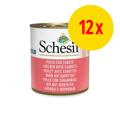 Schesir Poulet avec carottes, boîte de conserve. Texte multilingue sur l’étiquette. Offre 12x indiquée en jaune et rouge.