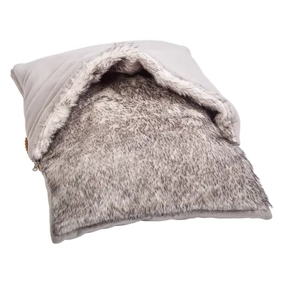 Coussin pour animaux en tissu gris avec intérieur imitation fourrure, forme de sac ouvert sur un côté. Aucun texte ou marque visible.