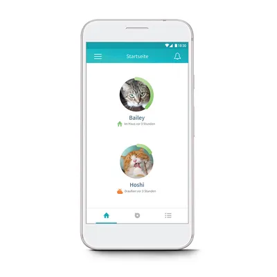 Smartphone-app toont status van huisdieren: Bailey binnen 3 uur geleden, Hoshi buiten 3 uur geleden. Startpagina met navigatie en meldingspictogram.