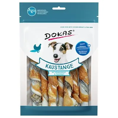 DOKAS Kaustange, verpakking met kauwstaven zichtbaar. Tekst: 'mit Hühnerbrust & Fischhaut', hersluitbare zak, afbeelding hond op de voorkant.