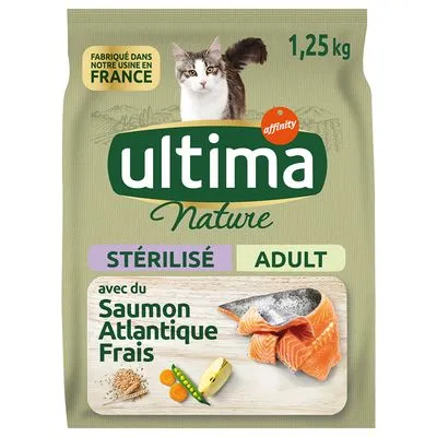 Ultima Nature kattenvoer 1,25 kg voor gesteriliseerde volwassen katten, met de tekst: 'Fabriqué dans notre usine en France', 'Stérilisé Adult', 'avec du Saumon Atlantique Frais'. Ultima Nature kattenvoer 1,25 kg voor gesteriliseerde volwassen katten, met de tekst: 'Fabriqué dans notre usine en France', 'Stérilisé Adult', 'avec du Saumon Atlantique Frais'.