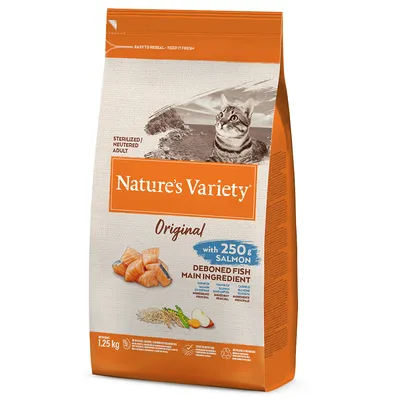 Nature's Variety Original kissanruoka, 1,25 kg. Teksti: sterilized/neutered adult, with 250 g salmon, deboned fish main ingredient. Kuvassa lohipaloja ja viljaa.