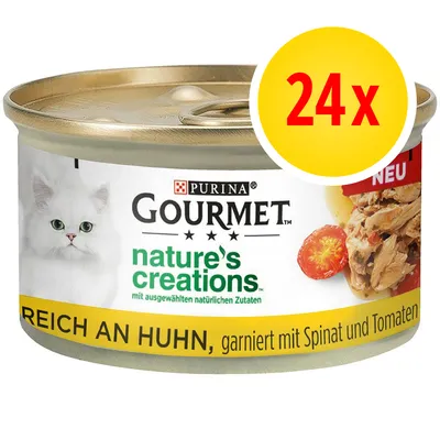 Confezione da 24x Purina Gourmet nature's creations, reich an huhn, garniert mit spinat und tomaten. Immagine di un gatto bianco e cibo con pomodoro visibili sulla lattina.