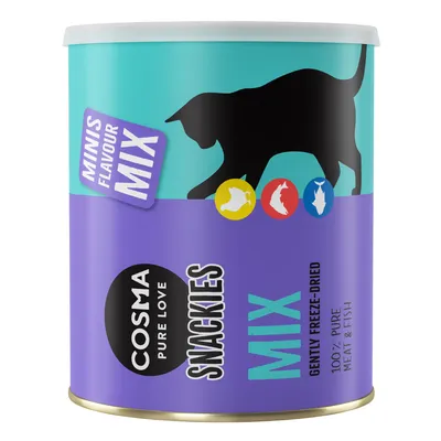 Boîte Cosma Pure Love Snackies Mix Minis Flavour, 100 % pure viande et poisson, gently freeze-dried. Silhouette de chat et illustrations d’ingrédients visibles sur l’emballage. Boîte Cosma Pure Love Snackies Mix Minis Flavour, 100 % pure viande et poisson, gently freeze-dried. Silhouette de chat et illustrations d’ingrédients visibles sur l’emballage.