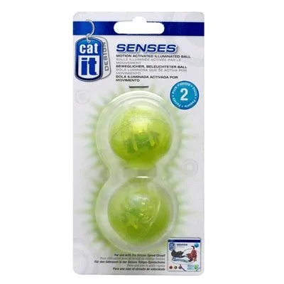 cat it Senses, 2 zielone piłki aktywowane ruchem w opakowaniu typu blister. Widoczny napis: Motion activated illuminated ball. Przeznaczone do zabawy dla kotów.