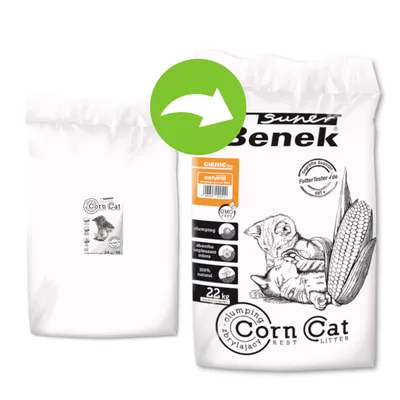 Dvije vreće pijeska za mačke. Desna: Super Benek Corn Cat, 22 kg, natural, GMO free, clumping, 100% natural, ilustracija mačke i kukuruza. Lijeva: manja etiketa s tekstom Corn Cat.