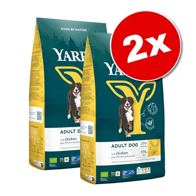 Два пакета Yarrah Adult Dog с пиле, грах, MSC херинга и баобаб. Надпис: 25% протеин, 13% мазнини. Червен кръг с бял текст: 2x. Два пакета Yarrah Adult Dog с пиле, грах, MSC херинга и баобаб. Надпис: 25% протеин, 13% мазнини. Червен кръг с бял текст: 2x.