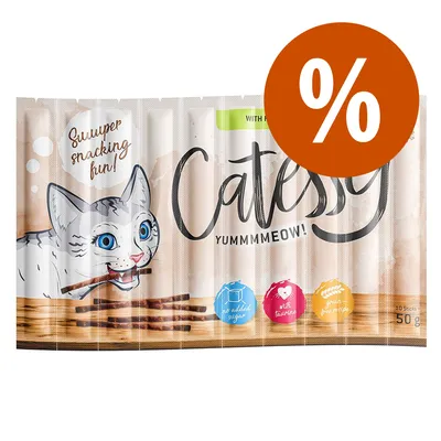 Envase de Catessy YUMMMMEOW! sticks para gatos, 10 unidades, 50 g. Texto visible: 'no added sugar', 'with taurine', 'grain-free recipe'. Símbolo de porcentaje en círculo naranja.