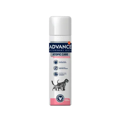 ADVANCE VETERINARY DIETS ATOPIC CARE -shampoo, näkyvissä tekstit: aloe vera antipruriittinen, kollageeni restauroiva, oliivinlehtiuute rauhoittava, 300 ml, kuva koirasta pullossa.