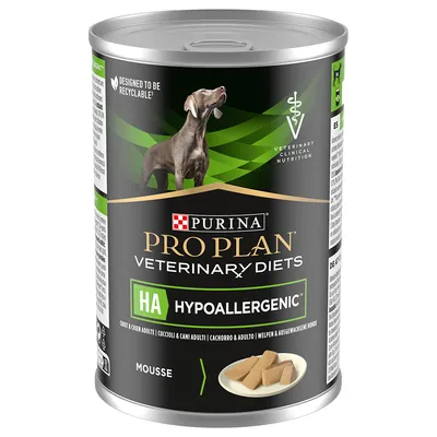 Boîte de mousse pour chien Purina Pro Plan Veterinary Diets HA Hypoallergenic, texte visible : conçu pour être recyclable, VETERINARY CLINICAL NUTRITION, chiot & chien adulte.