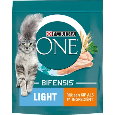 Purina ONE Bifensis Light kattenvoer, rijk aan kip als nummer 1 ingrediënt. Afbeelding van een kat, kipfilet, granen en kruiden op de verpakking.