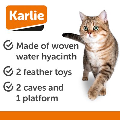 Kaparófa fonott természetes anyagból, két búvóhellyel és játék tollakkal, macskáknak alkalmas.