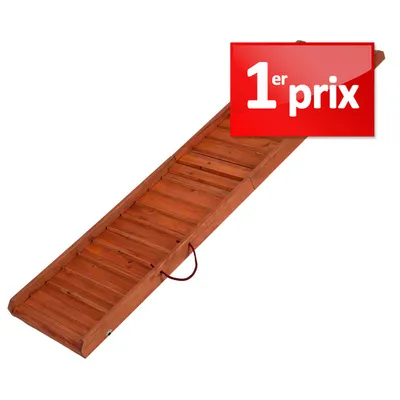 Rampe en bois avec poignée visible, texte sur fond rouge : 1er prix Rampe en bois avec poignée visible, texte sur fond rouge : 1er prix