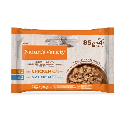 Nature's Variety Bites v omáčke, 4x85g, 2x s kuracím, 2x s lososom. Kompletné a vyvážené. Bez umelých farbív a konzervačných látok.
