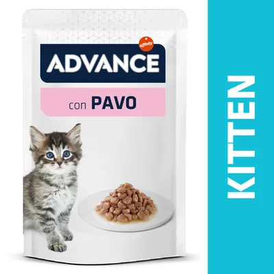 Embalagem de comida húmida para gatos Advance con Pavo, com imagem de um gatinho, prato com pedaços de carne e texto visível: KITTEN.