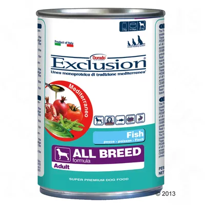 Dorado Exclusion All Breed Adult Fish, våtfoder för hund. Text: Mediterraneo, super premium dog food, produkt av Italien. Bilder på grönsaker och fisk. Synlig text på engelska och italienska.