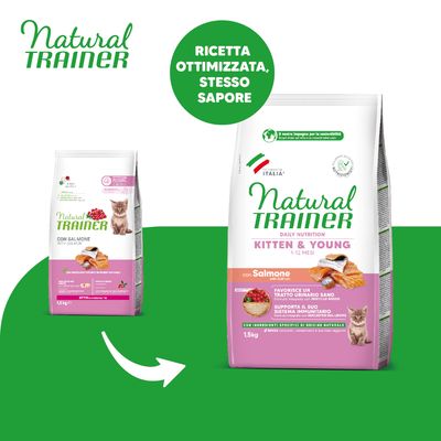 Natural Trainer Kitten & Young 1–12 mesi con Salmone, confezione da 1,5 kg. Testo visibile: Ricetta ottimizzata, stesso sapore. Favorisce un tratto urinario sano, supporta il sistema immunitario.