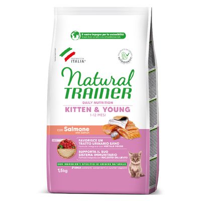Natural Trainer Kitten & Young 1-12 mesi con salmone, 1,5 kg. Favorisce un tratto urinario sano, supporta il sistema immunitario. Ingredienti di origine naturale, senza coloranti e zuccheri aggiunti.