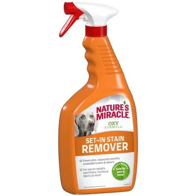 Spray Nature's Miracle Oxy Formula Set-In Stain Remover, etichetta con cane e testo in inglese: per tappeti, pavimenti, mobili, tessuti. Marchio verde: Safe for pets & home.