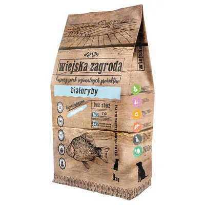 Опаковка на кучешка храна wiejska zagroda białoryby, 9 кг, без зърно, 67,5 % риба, 32,5 % други животински съставки. Текстът е на полски език. Опаковка на кучешка храна wiejska zagroda białoryby, 9 кг, без зърно, 67,5 % риба, 32,5 % други животински съставки. Текстът е на полски език.