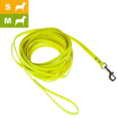 Longe jaune en plastique avec mousqueton métallique, adaptée aux chiens tailles S et M selon pictogrammes visibles en haut à gauche.