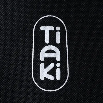 Tiaki. Nome del marchio su sfondo nero.