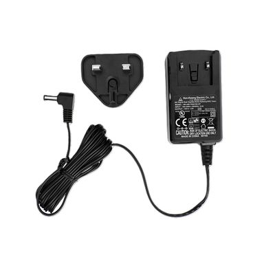 Alimentatore con cavo, adattatore e presa. Hon-Kwang Electric Co., Ltd. Output: 5V 1A. Made in China. Avvertenze: solo per ambienti asciutti, rischio di scossa elettrica.