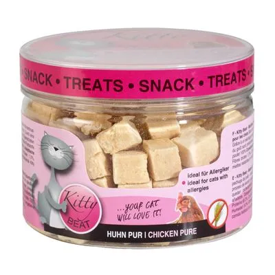 Kitty Beat kattensnack, pot met blokjes kip. Tekst: Huhn pur | Chicken pure, ideaal voor katten met allergieën, graanvrij. Roze etiket met cartoonkat en merknaam. Kitty Beat kattensnack, pot met blokjes kip. Tekst: Huhn pur | Chicken pure, ideaal voor katten met allergieën, graanvrij. Roze etiket met cartoonkat en merknaam.