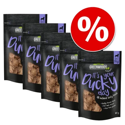 Zestaw 5 opakowań przysmaków GREENWOODS It's your Ducky day dla psa, widoczny znak procentowy oznaczający promocję. Na opakowaniu: 97% duck breast, gently freeze-dried, free from grains, 100 g.