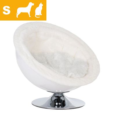 Fauteuil pour animaux taille S, revêtement blanc aspect fourrure, base ronde en métal chromé. Icônes chien et chat avec lettre S sur fond orange en haut à gauche.