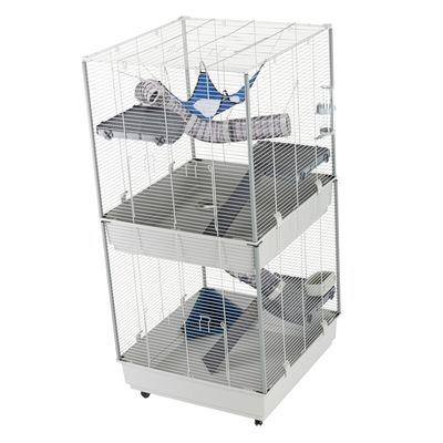 Velká kovová klec se dvěma úrovněmi, rampami, houpací sítí a trubicemi. Vhodné pro malá zvířata. Bílá plastová základna a kolečka pro mobilitu.