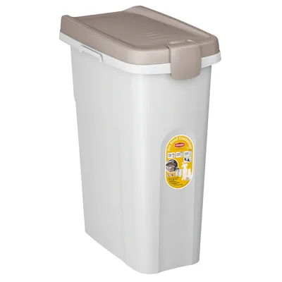 Pet Food Container von Stefanplast, weiss mit braunem Deckel. Etikett zeigt Produktanwendung: luftdichte Aufbewahrung für Tierfutter, Fassungsvermögen 40 Liter. Pet Food Container von Stefanplast, weiss mit braunem Deckel. Etikett zeigt Produktanwendung: luftdichte Aufbewahrung für Tierfutter, Fassungsvermögen 40 Liter.