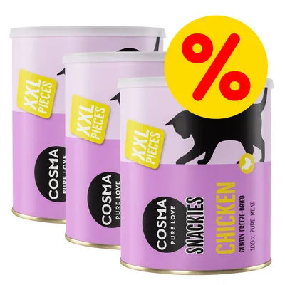 Tre dåser Cosma Pure Love Snackies Chicken, XXL Pieces, 100 % pure meat, gently freeze-dried. Stor gul procenttegn viser tilbud eller rabat.