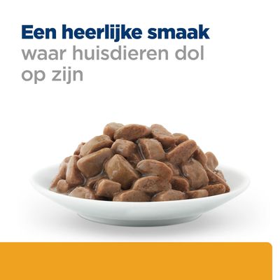 Schaal met bruine stukjes vlees in saus. Tekst: Een heerlijke smaak waar huisdieren dol op zijn.