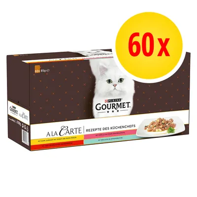 Confezione Purina Gourmet A La Carte, 60x85g, ricette del cuoco con pollo, trota, manzo e salmone. Immagine di gatto bianco e piatto di cibo per gatti visibili sulla scatola. Confezione Purina Gourmet A La Carte, 60x85g, ricette del cuoco con pollo, trota, manzo e salmone. Immagine di gatto bianco e piatto di cibo per gatti visibili sulla scatola.