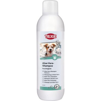 Trixie Trocken-Schaum-Shampoo für Hunde und Katzen, sanfte Reinigung ohne Baden. Hand drückt auf Pumpflasche mit abgenommenem Deckel.
