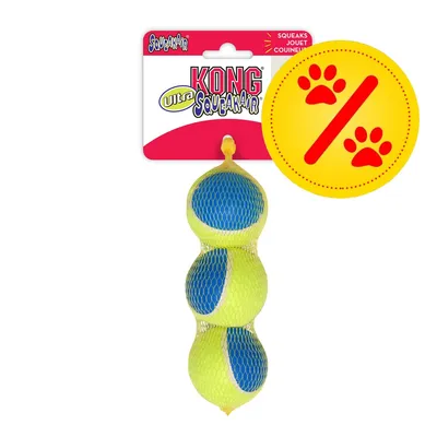 KONG Ultra Squeakair, 3 gelb-blaue Bälle im Netzbeutel, Verpackung mit Produktname und Hinweis 'Squeaks'. Gelbes Rabattzeichen mit roten Pfoten.