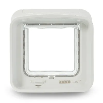 SureFlap sportello per pet con microchip bianco con regolatore rotante e logo visibile. Telaio in plastica, finestra della porticina trasparente.