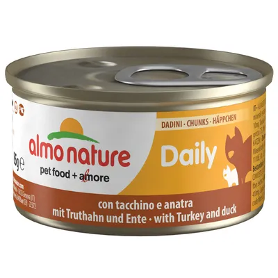 Konzerva almo nature Daily, pet food + amore, DADINI CHUNKS HÄPPCHEN, s krůtou a kachnou, 85 g. Text: con tacchino e anatra, mit Truthahn und Ente, with Turkey and duck.