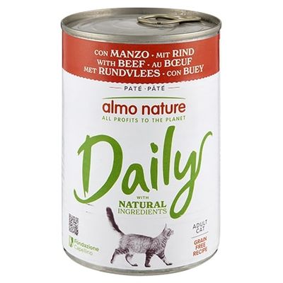 Lattina Almo Nature Daily Paté per gatto adulto, con manzo, ingredienti naturali, ricetta senza cereali. Testo visibile: 'all profits to the planet', 'grain free recipe'.