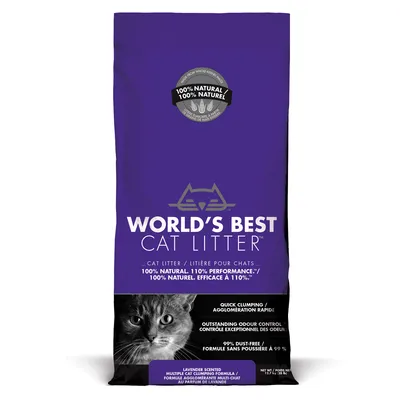Vreča posipa za mačke World's Best Cat Litter, 100% natural, 110% performance, quick clumping, outstanding odour control, 99% dust-free, vonj sivke. Slika mačke na embalaži. Vreča posipa za mačke World's Best Cat Litter, 100% natural, 110% performance, quick clumping, outstanding odour control, 99% dust-free, vonj sivke. Slika mačke na embalaži.